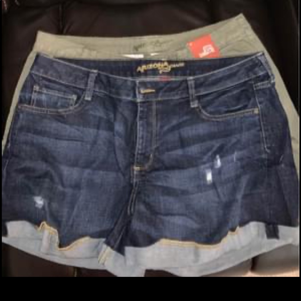 2 pairs of shorts